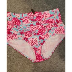 Size 1 torrid bikini bottoms. Ruching along the fr